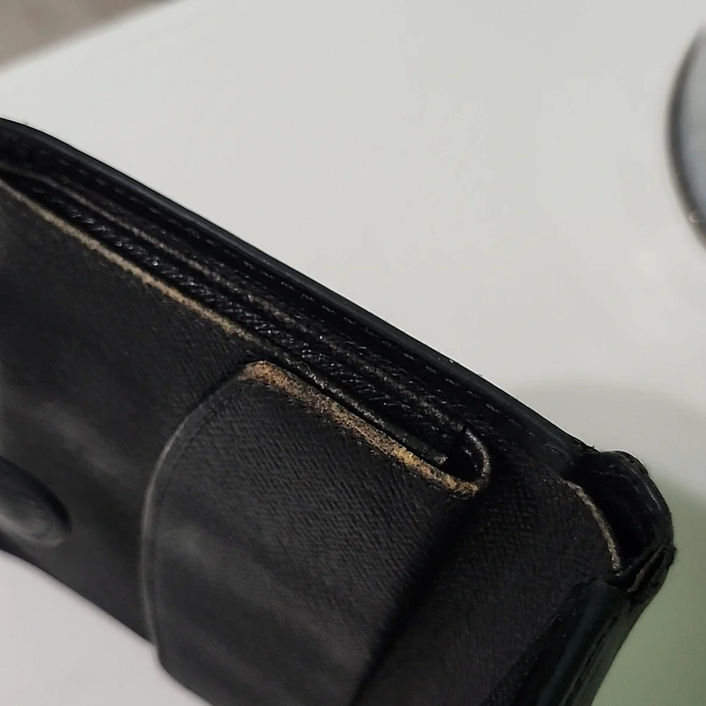 LOUIS VUITTON Small Black Epi Wallet - Picture 10 of 12
